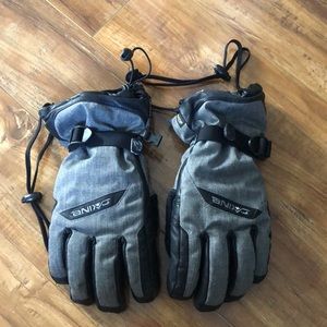 Men’s Dakine Snowboarding or Skiing Gloves
